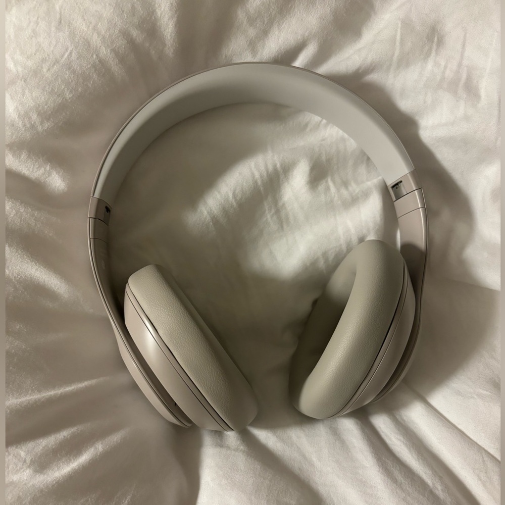 Beats Studio pro cream/tan